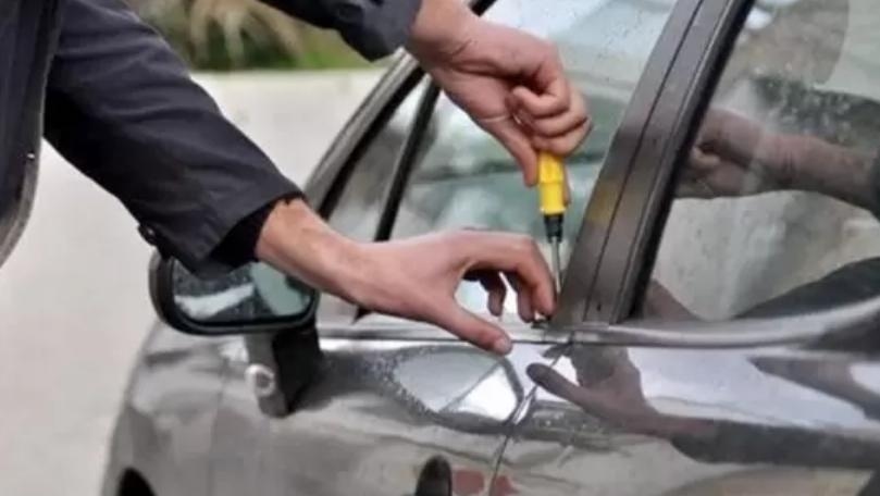سرقوا سيارته من أمام منزله... ومكافأة مالية لمن يجدها