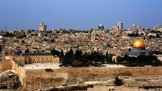 مواجهات بين شبان فلسطينيين وقوات إسرائيلية في بلدة أبو ديس شرقي القدس