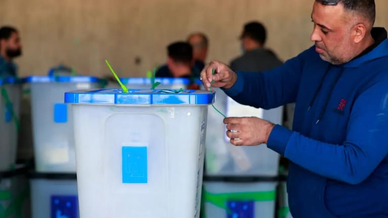 إيران تخوض "أمّ المعارك" السياسية في انتخابات العراق