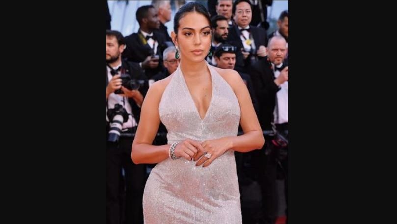 بالصور: كيف أطلّت جورجينا رودريغيز على السجادة الحمراء في "كان السينمائي"؟