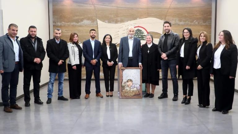 جعجع التقى وفداً من الهيئة التعليميّة في مدرسة سيّدة البرج