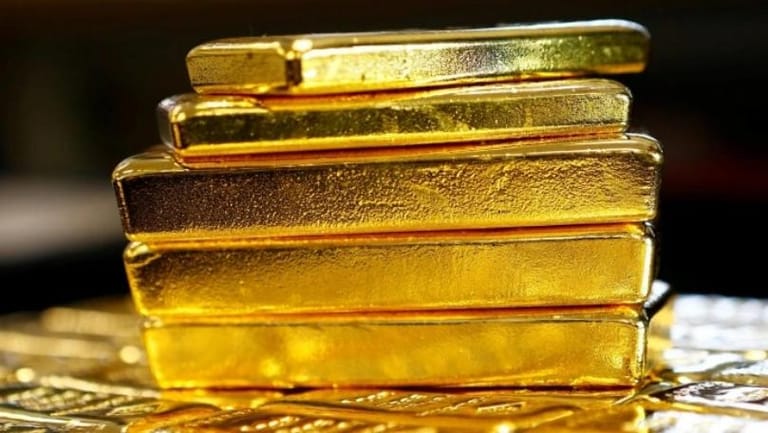 الذهب يصعد بدعم تراجع الدولار