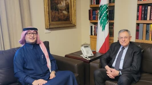 السنيورة عرض والسفير السعودي للعلاقات الثنائية