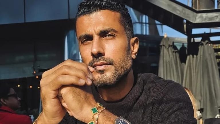 بعد جدل واسع... محمد سامي ينفي ارتباط اعتزاله بانتقادات السيسي للدراما!