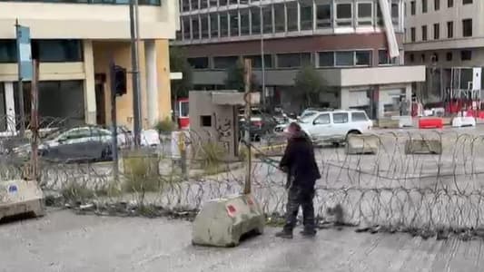 Watch: They cut the wires to open the road