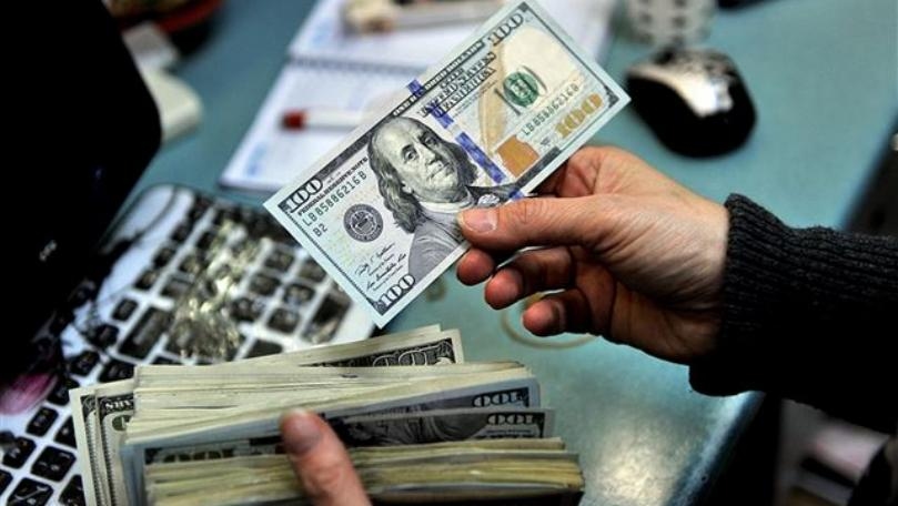 كم بلغ سعر دولار السوق السوداء في اليوم الأول من الأسبوع؟