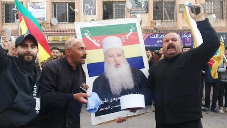 دروز سوريا إلى الشارع... ماذا يحصل في السويداء؟