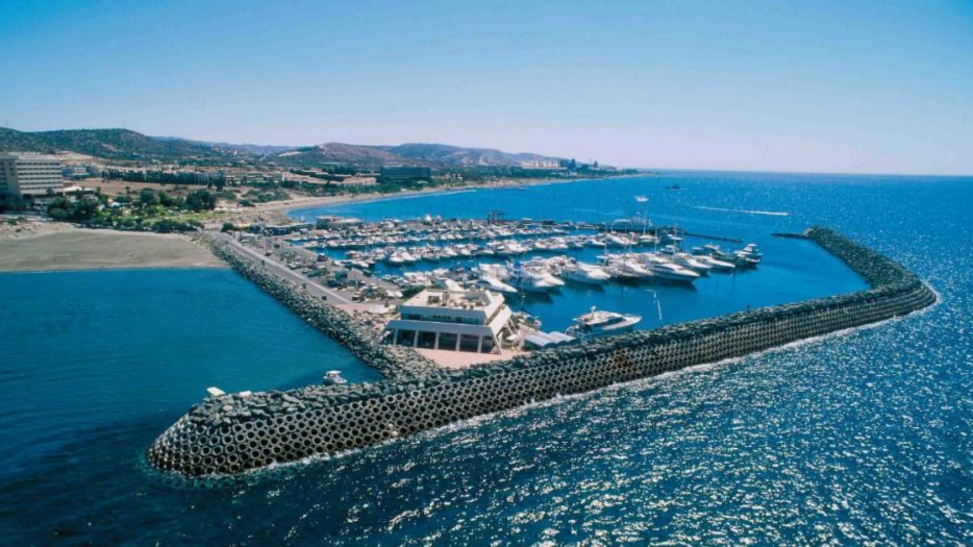 "الحرس" أمَرَ و"الحزب" نفذ: ضرب قبرص رسالة لأوروبا