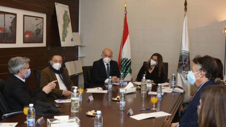 إجتماعان لعكر حول وضع المستشفيات والأدوية والمستلزمات الطبية