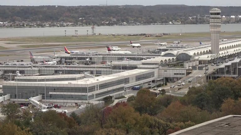 إدارة الطيران الأميركية: أوقفنا مجددًا الرحلات الجوية المتجهة إلى مطار رونالد ريغان في واشنطن لأسباب أمنية