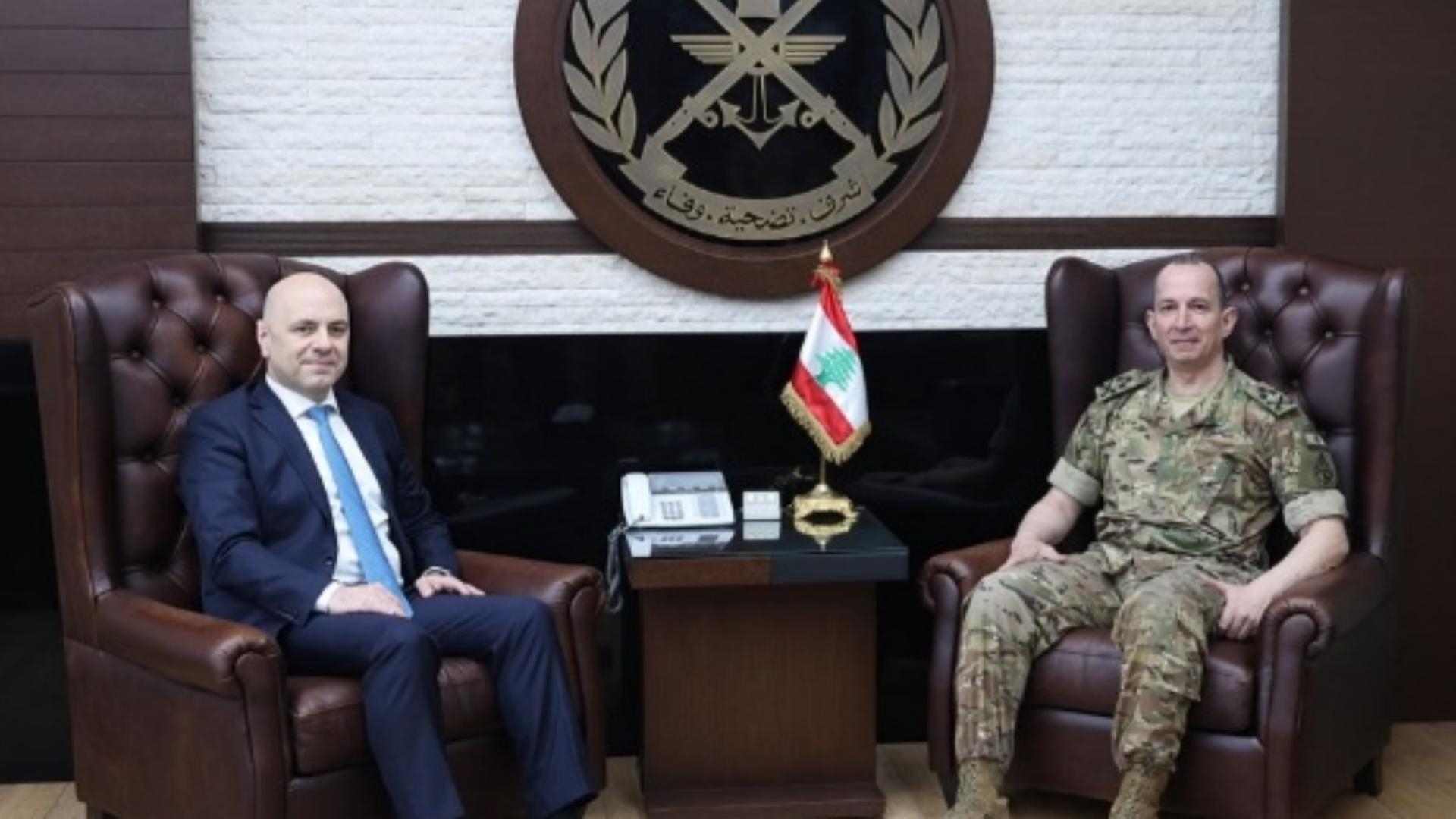 Army chief discusses general situation with MP Hasbani