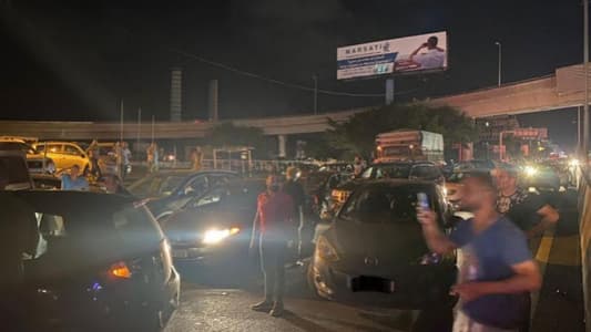 Zouk Mikael highway is blocked to traffic to protest the arrest of activist Tony Khoury