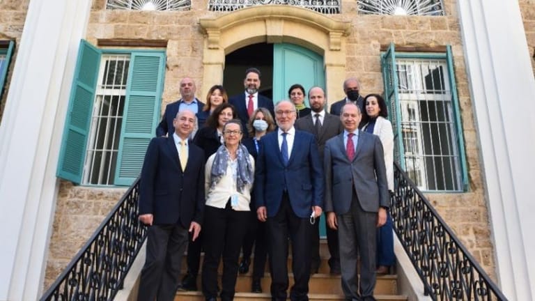 الحلبي جال ومديرة مكتب اليونسكو الإقليمي في المدارس المرممة