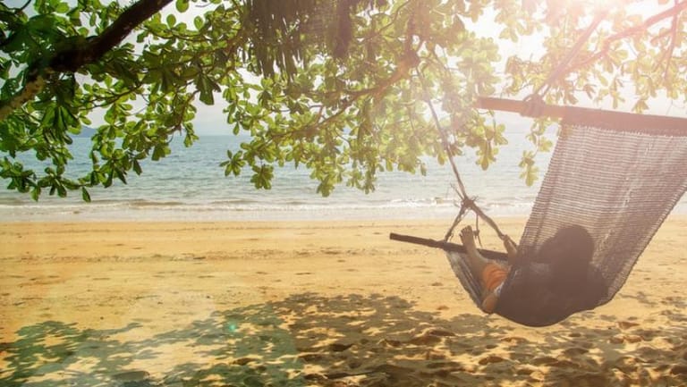 ما علاقة الطقس بالرضا عن الحياة؟