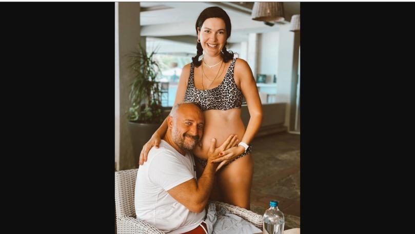 بالصور: بيرغوزار كوريل تطلّ بأشهر حملها المتقدمة بطفلتها الثالثة