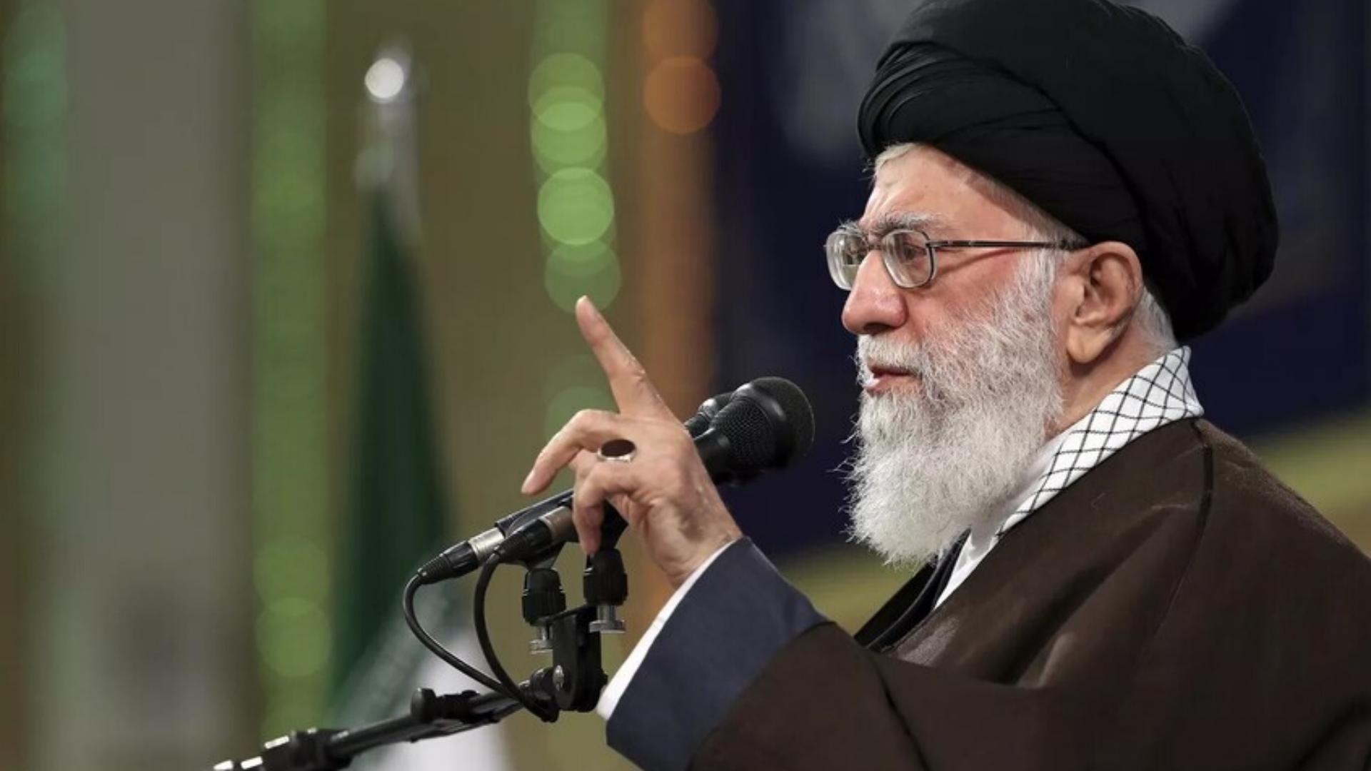 نصيحة إسرائيليّة لخامنئي: غيِّر غرفة النّوم
