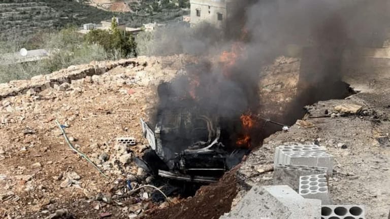 بالصورة: غارة على سيارة