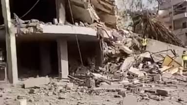 بالفيديو: دمار كبير بعد الغارة