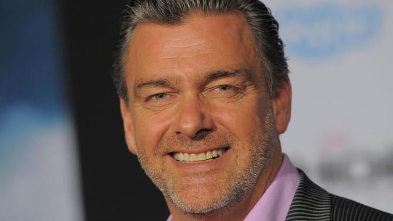 وفاة راي ستيفنسون نجم Thor وStar Wars عن عمرٍ يناهز 58 عاماً