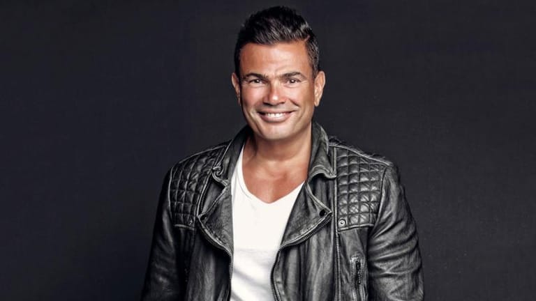 لماذا تمّ تأجيل حفل عمرو دياب في جدّة؟