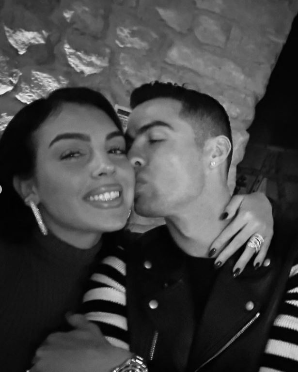 بالصور: رونالدو وجورجينا في عشاء رومانسي في الرياض