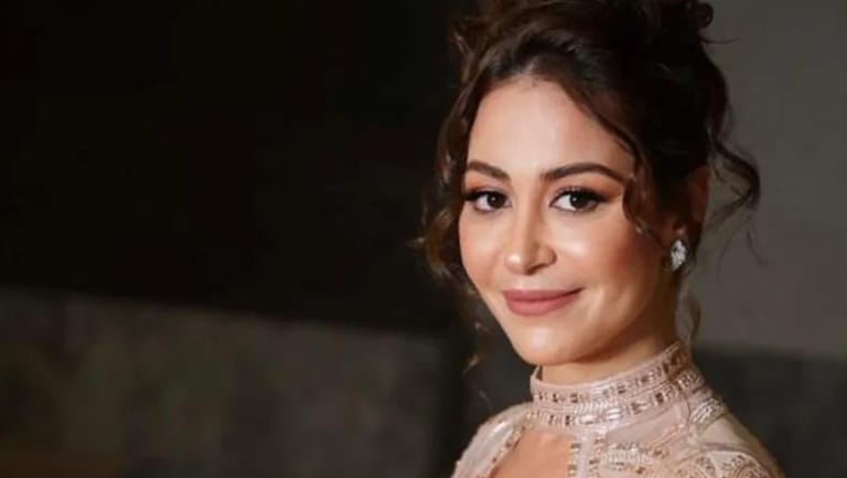 منة شلبي تشوّق الجمهور لفيلمها الجديد