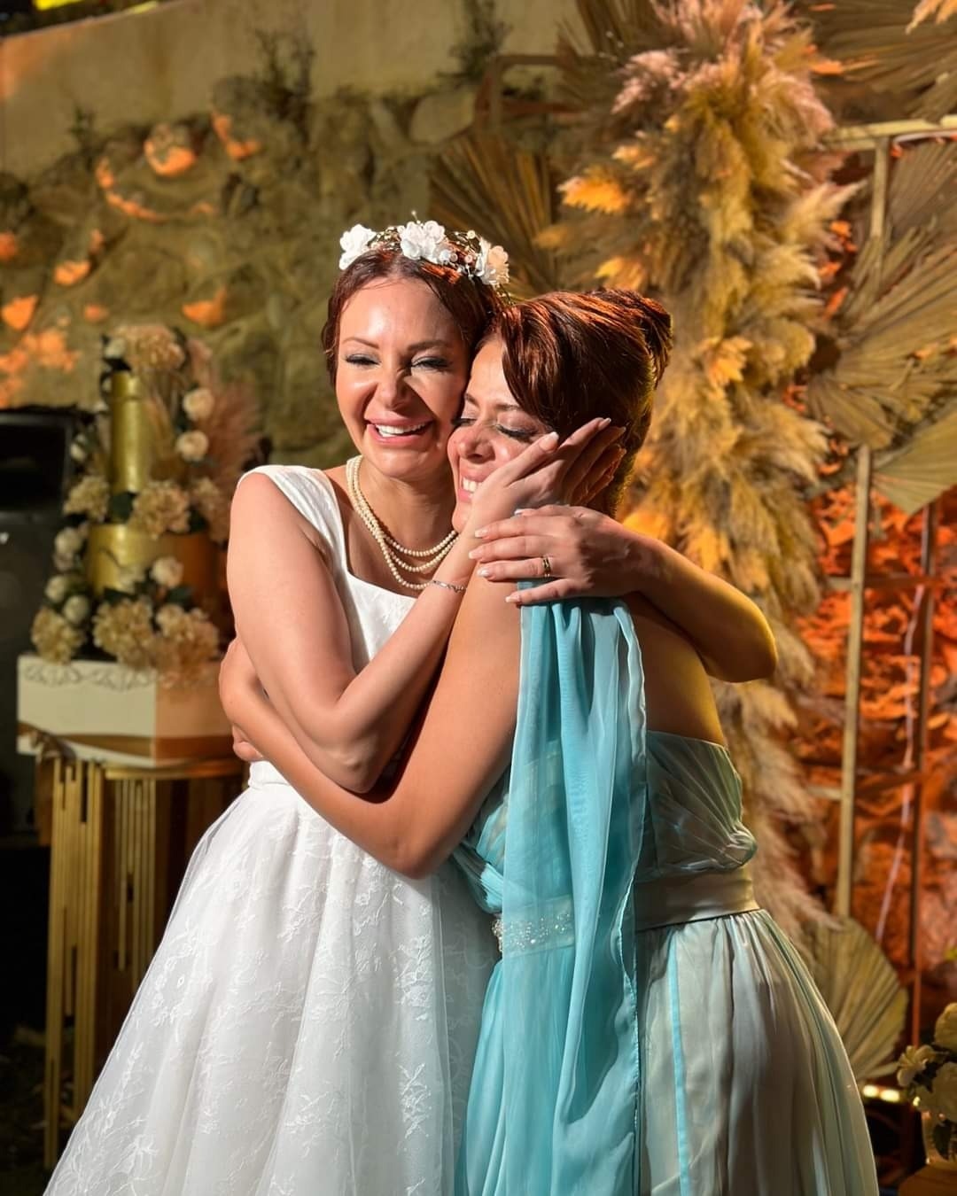 بدأت قصتهما في مسلسل... نادين تحسين بيك وإياد عيسى يحتفلان بزفافهما