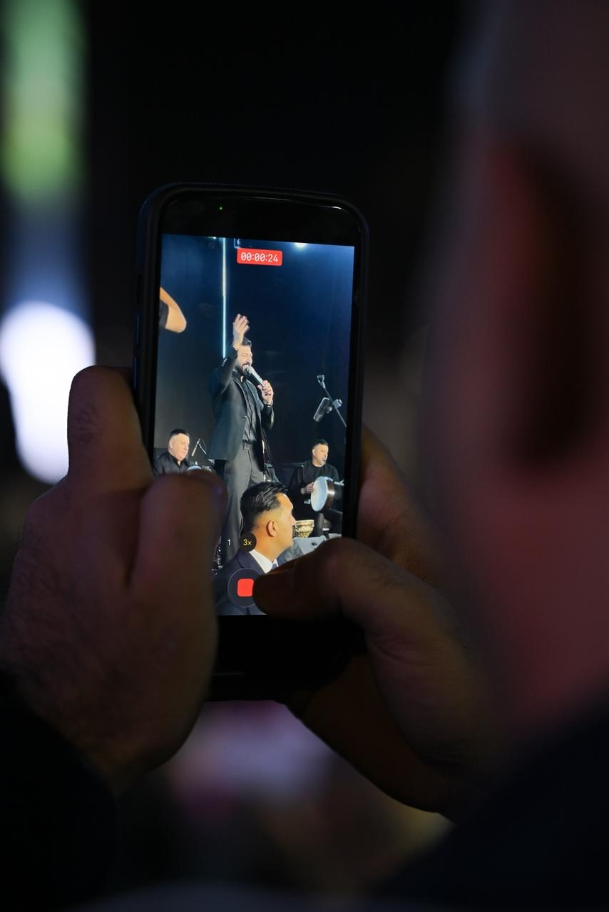 بعد ثمانية أعوام من الانتظار… بغداد تحتفي بعودة سيف نبيل بحفل جماهيري ضخم