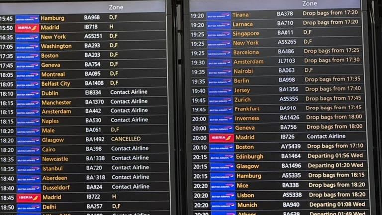 Hundreds flights cancelled in the UK after air traffic control chaos