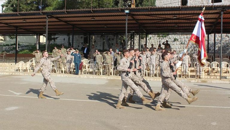 الجيش: حفل تقديم مجندين ممدّدة خدماتهم إلى العلم