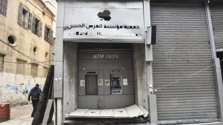 "القرض الحسن" يسيّل الذهب للهروب من العقوبات