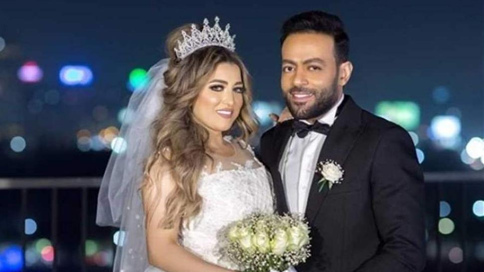 بعد 6 أعوام... انفصال تامر عاشور وسمر أبو شقة