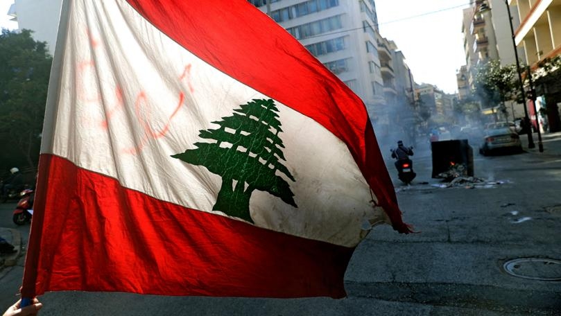As Lebanon’s Crisis Deepens, Lines for Fuel Grow, and Food and Medicine Are Scarce