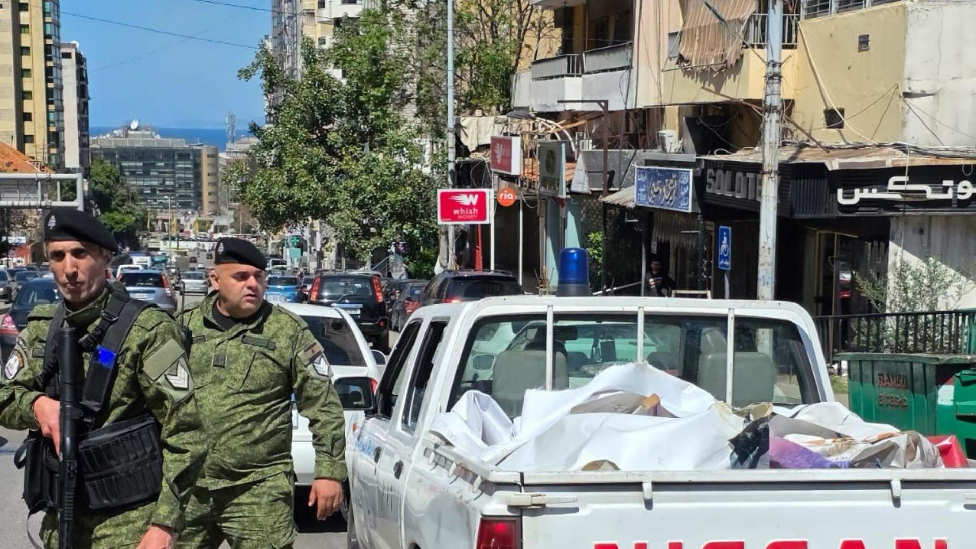 بالصّور: إزالة الشعارات والصور عن الأملاك العامة في بيروت