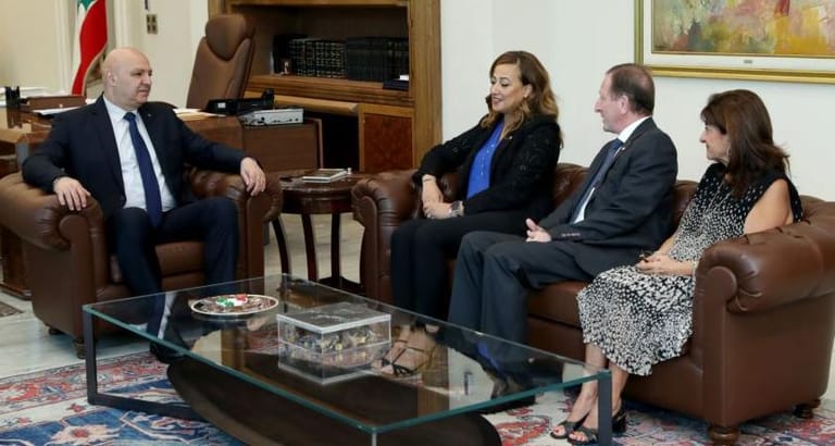 الرئيس عون التقى النائبة الفرنسية.. وتسلّم دعوة لزيارة تشيكيا