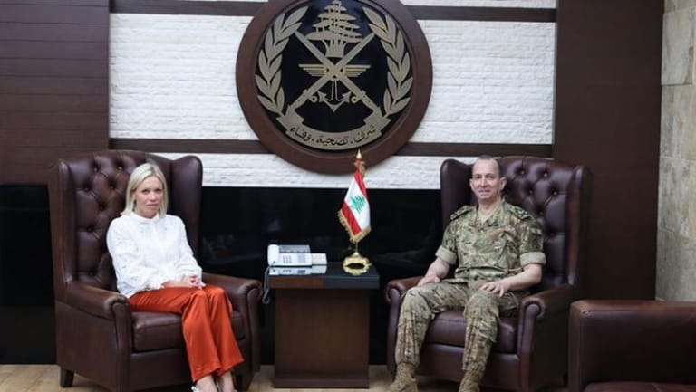 قائد الجيش عرض مع المنسقة الخاصة للأمم المتحدة في لبنان للأوضاع