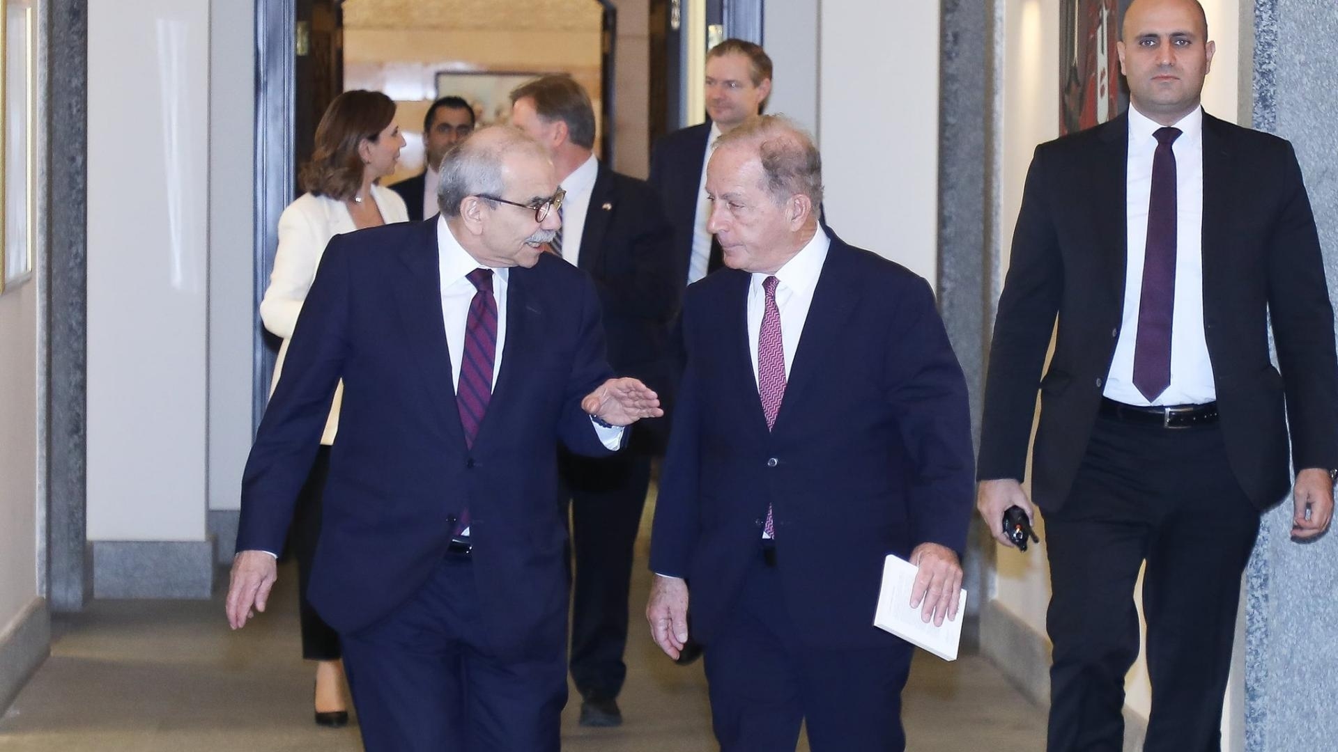 U.S. Ambassador Receives Gift from Salam