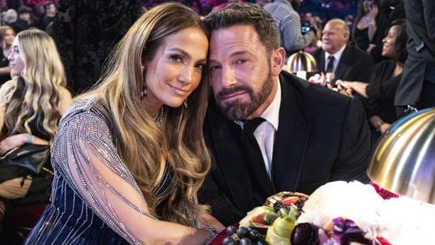 رومانسية جينيفر لوبيز وبن أفليك في حفلة جوائز غرامي