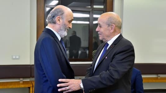 Le Drian visited Geagea and left without making a statement