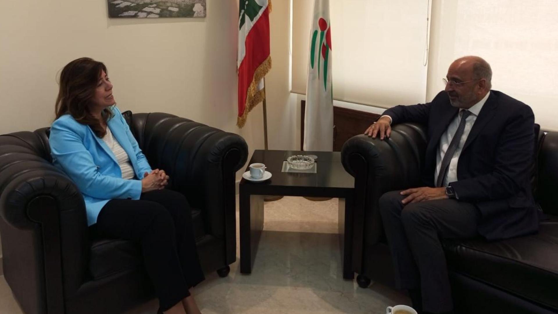 بايراقداريان عرضت مع ريزا لأنشطة تعتزم وزارة الشباب تنظيمها