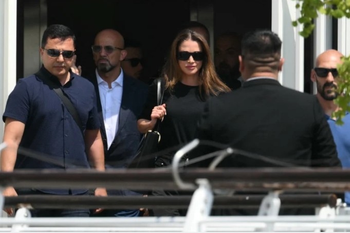 الأسرة الهاشمية تشارك في زفاف بيزوس... حضور لافت للملكة رانيا وولي العهد