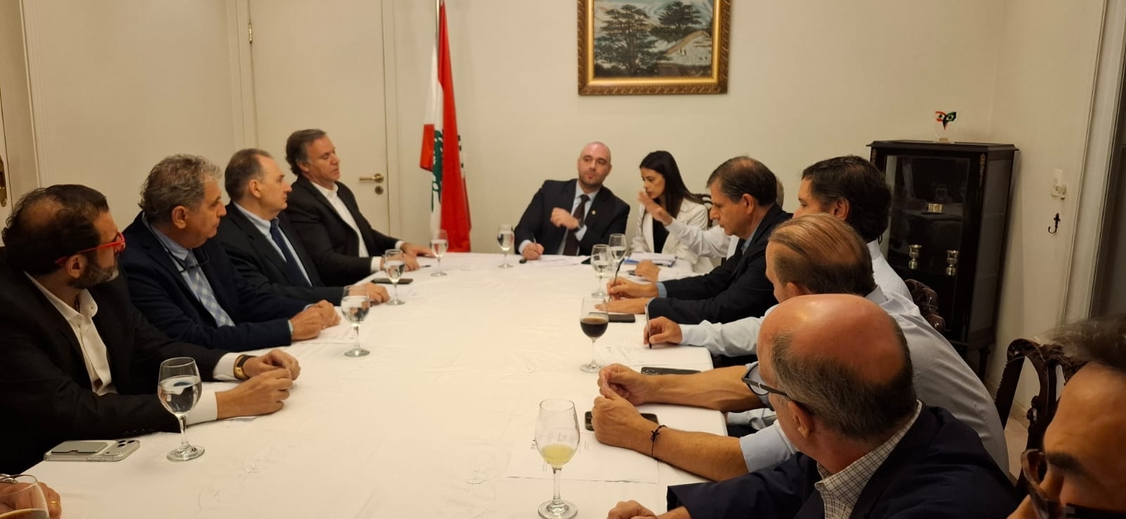 خلية أزمة من الجالية اللبنانية في دار سكن القنصل اللبناني في ساو باولو