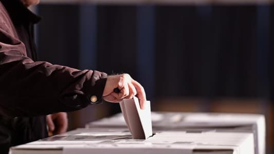 How many Lebanese expatriates registered to vote in the elections?