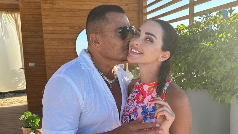 بالصور: داليدا خليل وقبلةٌ على الخد من عمرو دياب