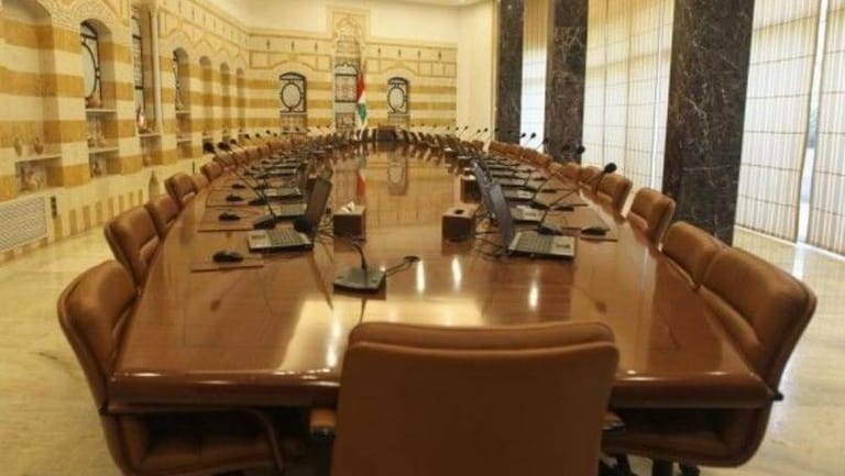 حكومة "اللاحكومة"... حوار طرشان.. والله يستر