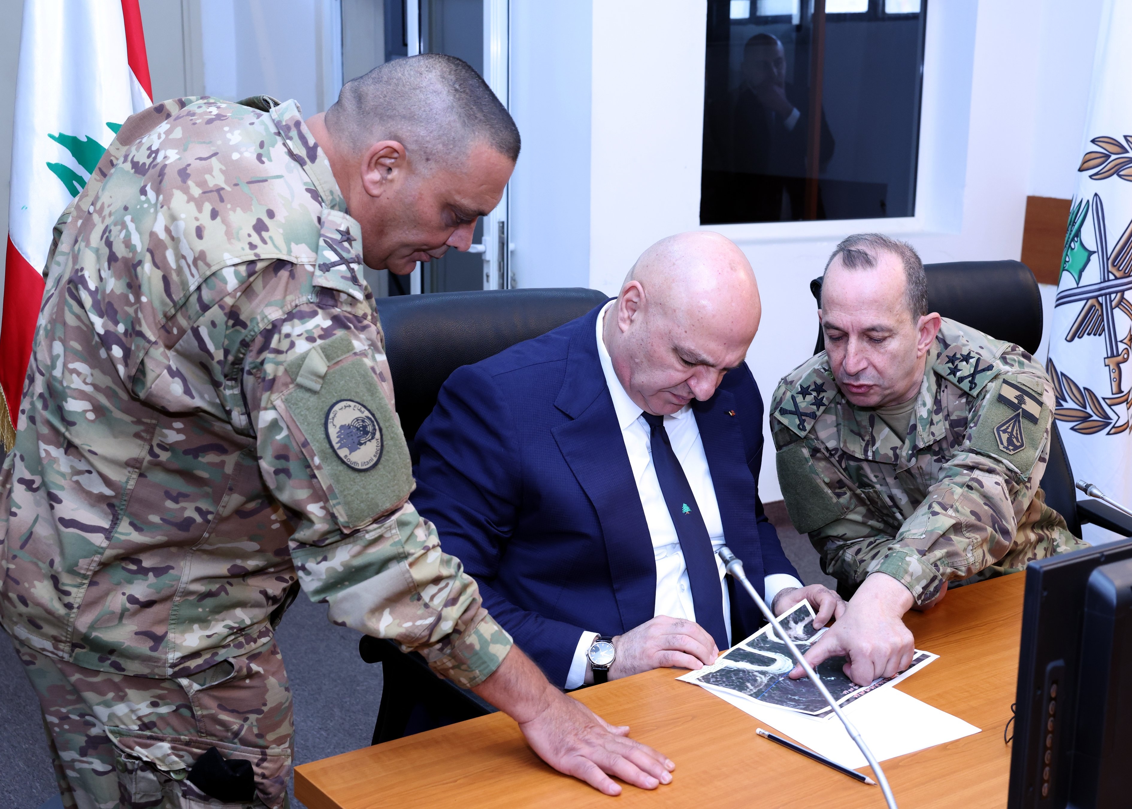 Aoun, Army Chief Review Israeli Attacks During Visit to Tyre Barracks