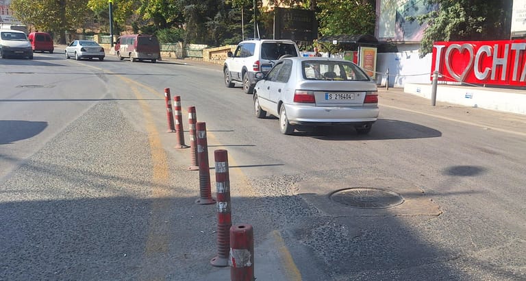 هنا يلتزم المواطن بالقوانين… وهناك يعتبرها غير موجودة