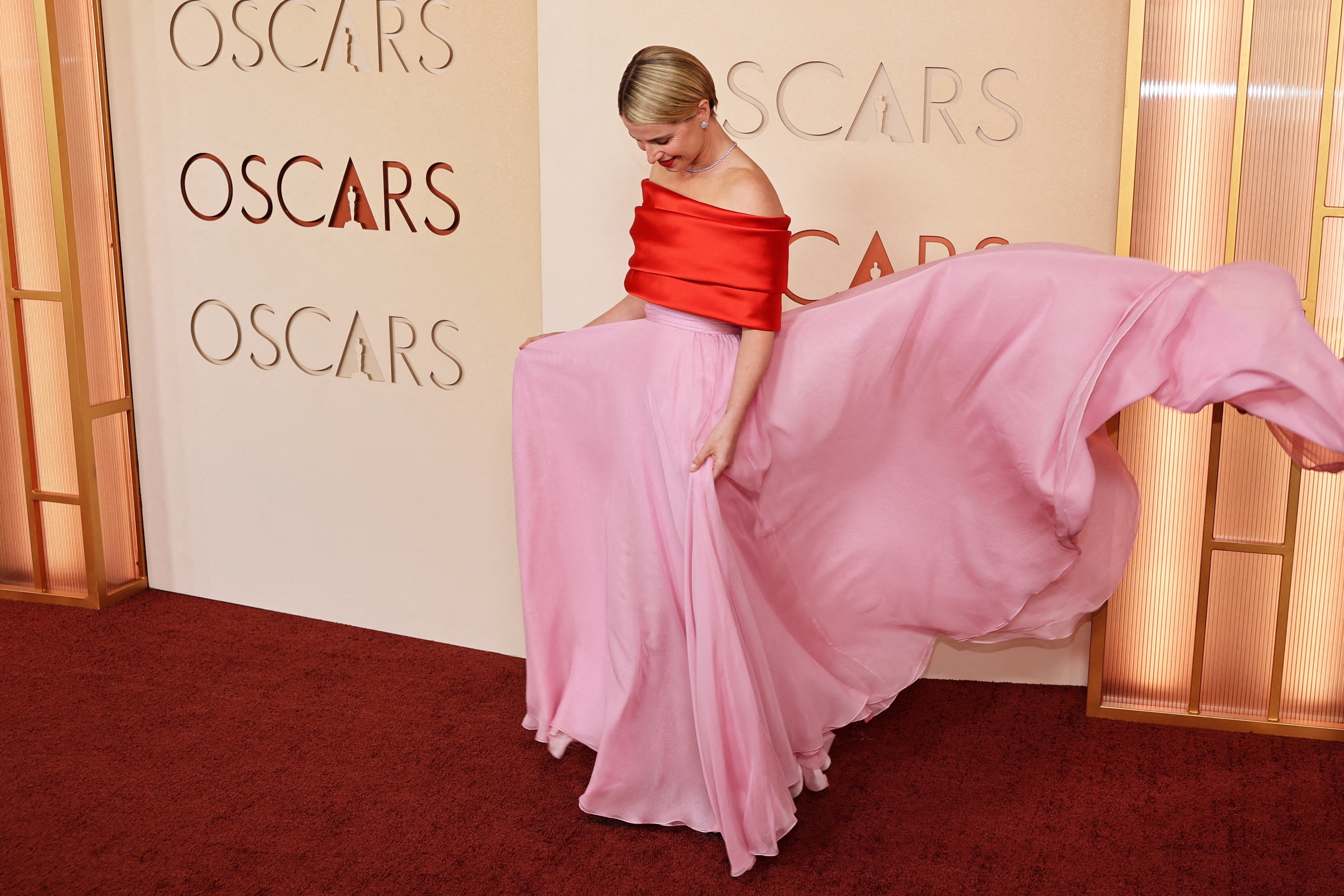 نجمات العالم يخطفن الأضواء على سجادة حفل الأوسكار 2026