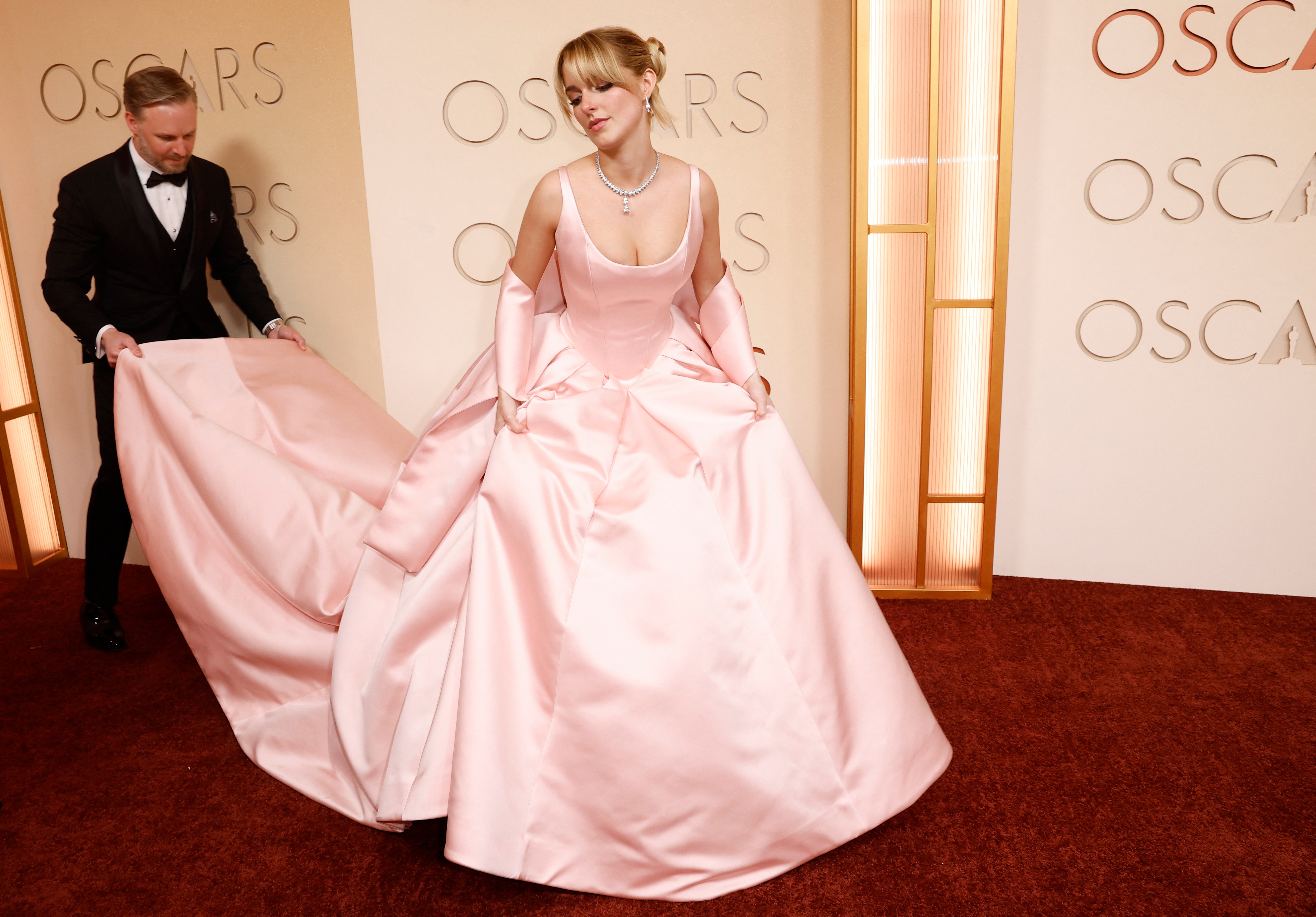 نجمات العالم يخطفن الأضواء على سجادة حفل الأوسكار 2026