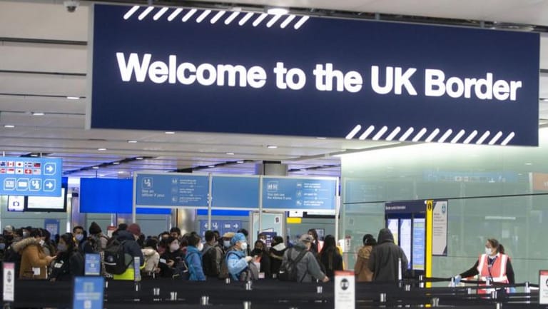 UK Border Force workers announce Christmas strike